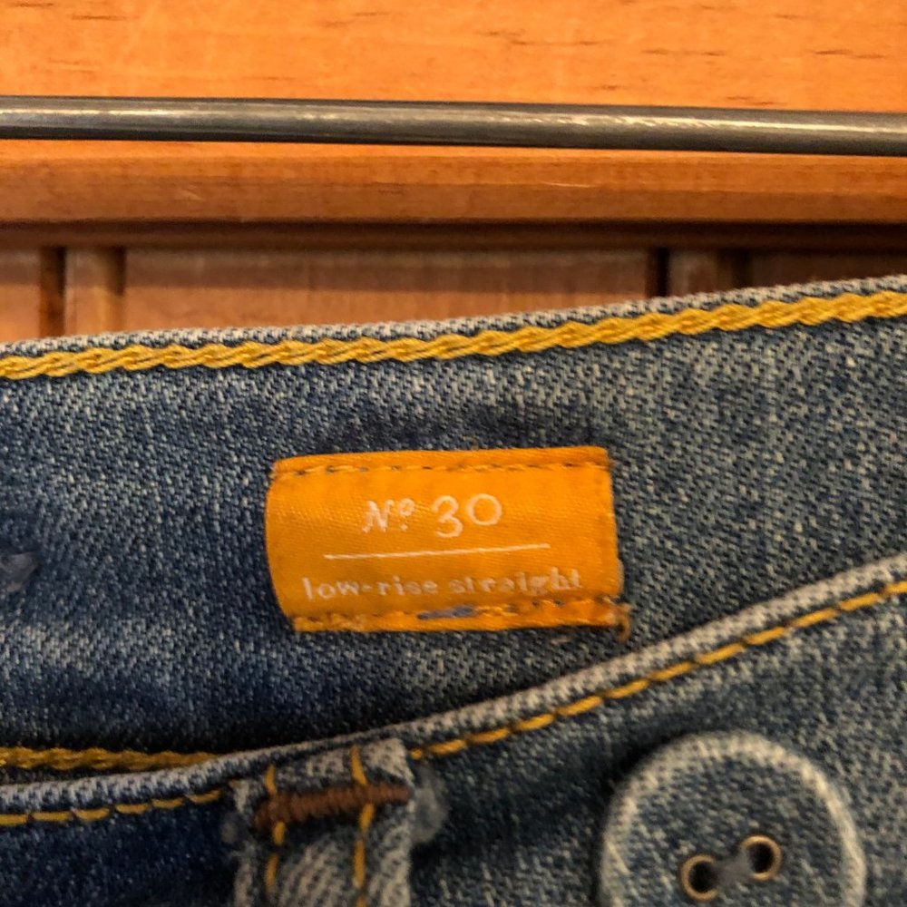 Pilcro Low Rise Straight Size 30 - Picture 3 of 3
